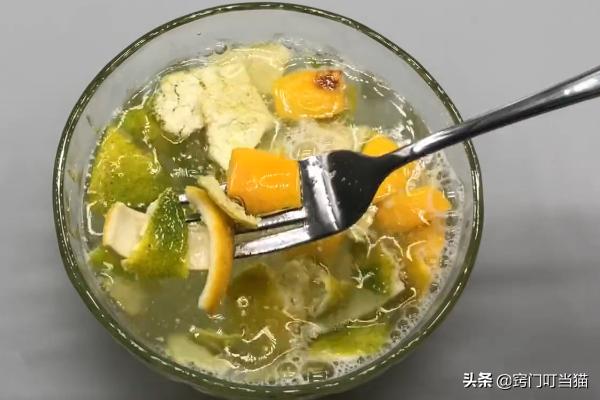 家里蟑螂太多用蟑螂药管用吗,家里蟑螂不要慌教你用一把大蒜