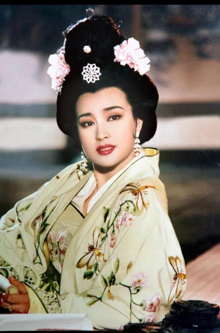 刘晓庆的狗血情史，靠美貌征服了8个男人，强势随意导致婚姻坎坷