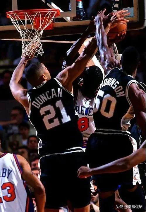 nba邓肯年轻时候照片,邓肯进入马刺前马刺战绩如何