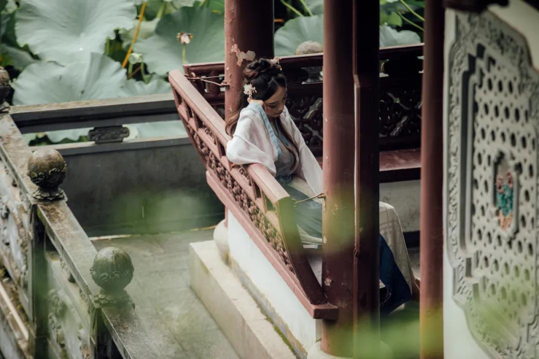 他是词坛大咖，拒绝苏轼结交，写诗戏弄妻子，鲁迅却夸他至情至性