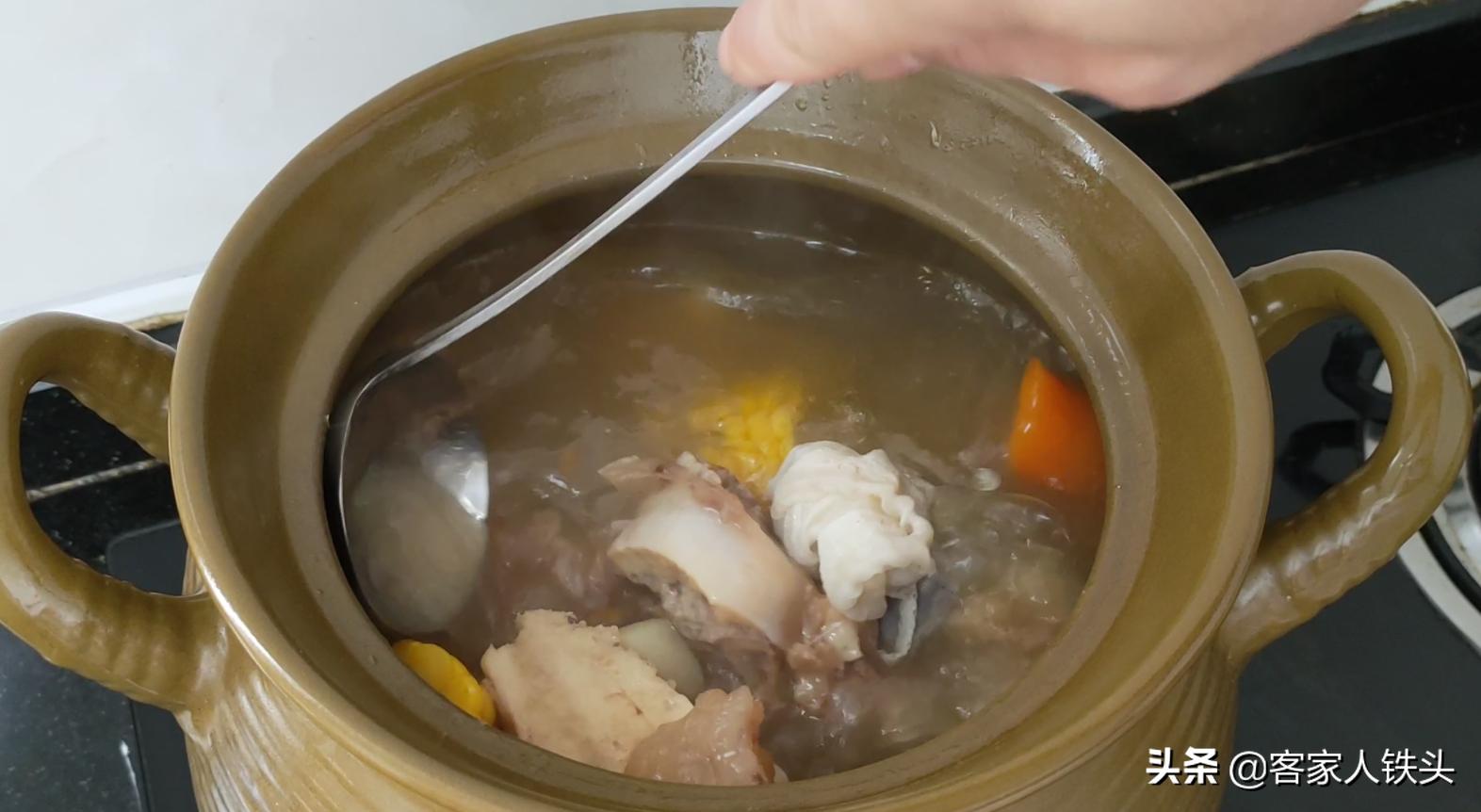 冬季鸡汤怎么炖好喝,鸡汤放什么材料煲汤好喝冬季
