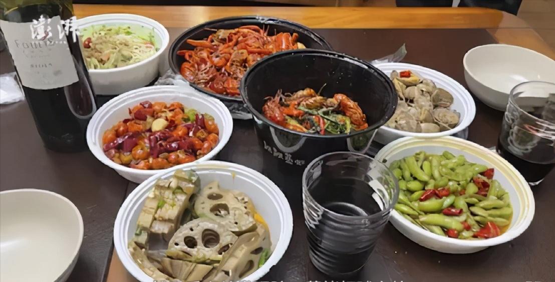 “饿了么外卖掉包”冲上热搜第一：是时候停止给这群人贴标签了