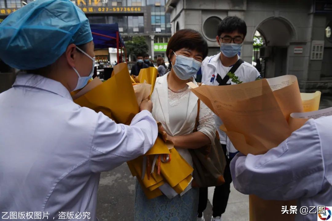 援鄂护士重回武汉，带儿子参观战斗过的病区，儿子：我是沾妈妈光