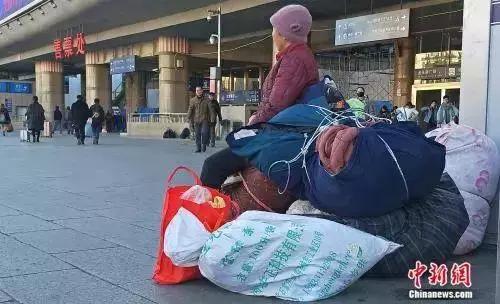 女子机场被海关查,女子机场被抓
