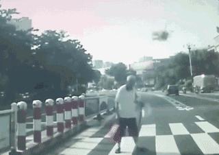 这才是董卿真实的样子,董卿跪地为什么获得网友的称赞