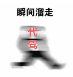 油门当刹车被撞男子奇迹脱险,男子骑车险被铁门砸到