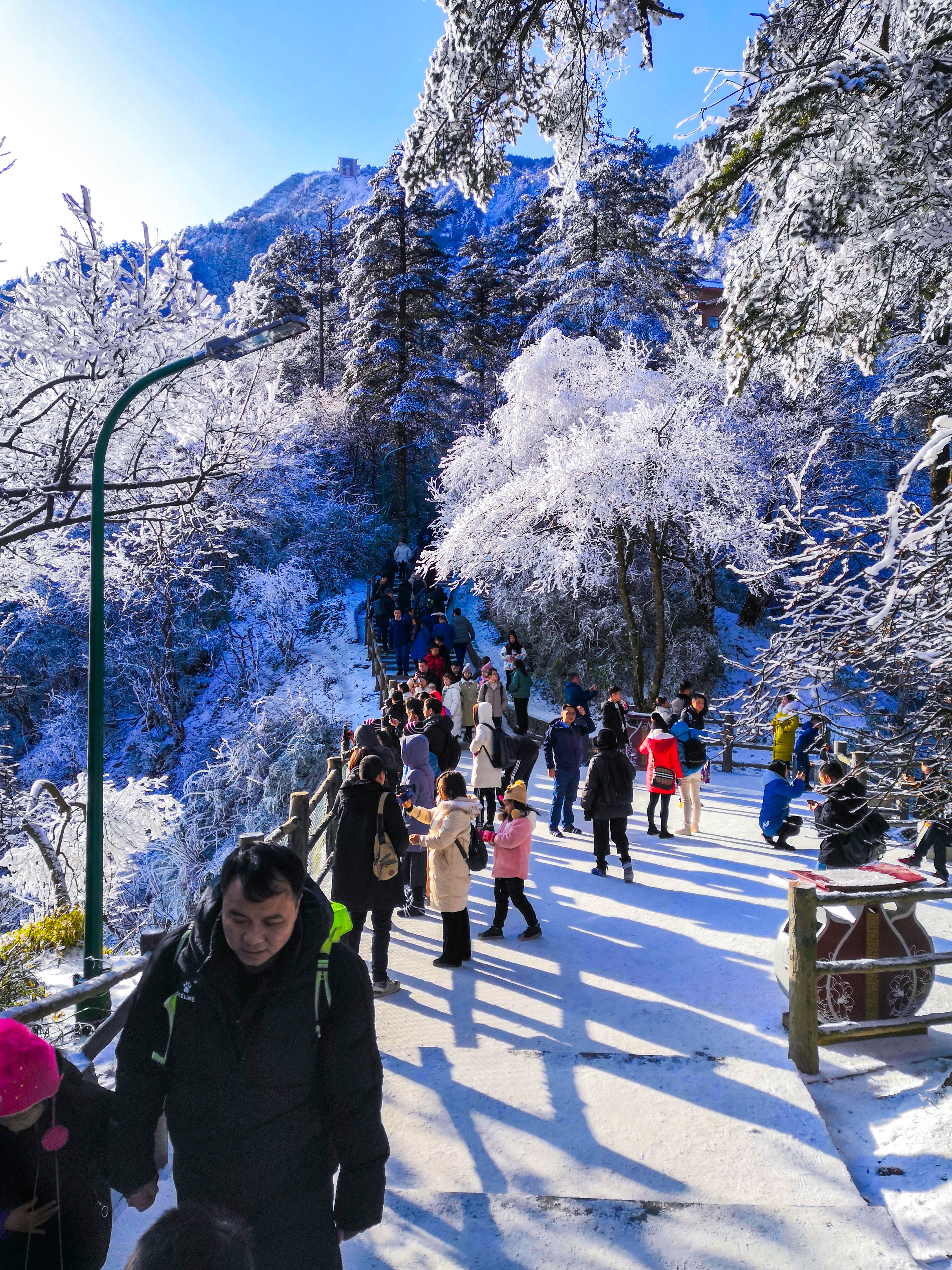 峨眉山冬雪仙境,峨眉山象城旅游
