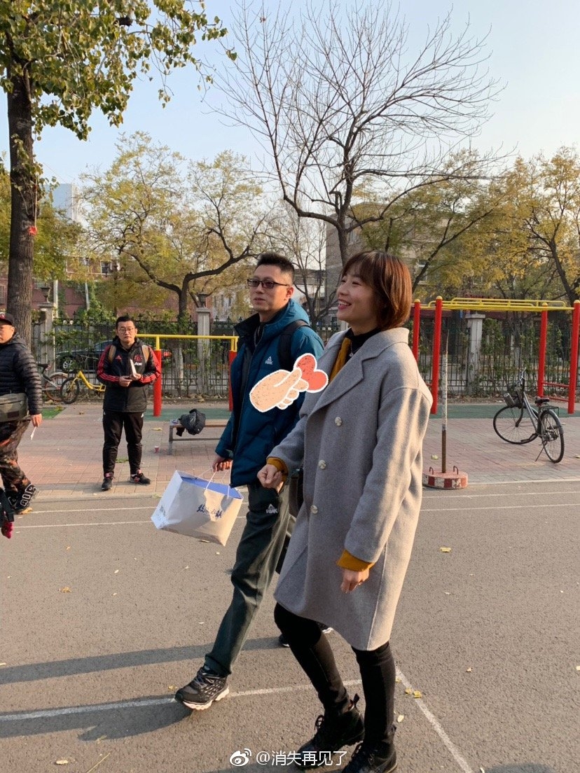 袁灵犀和魏秋月在比赛场上拥抱,魏秋月被求婚姚笛