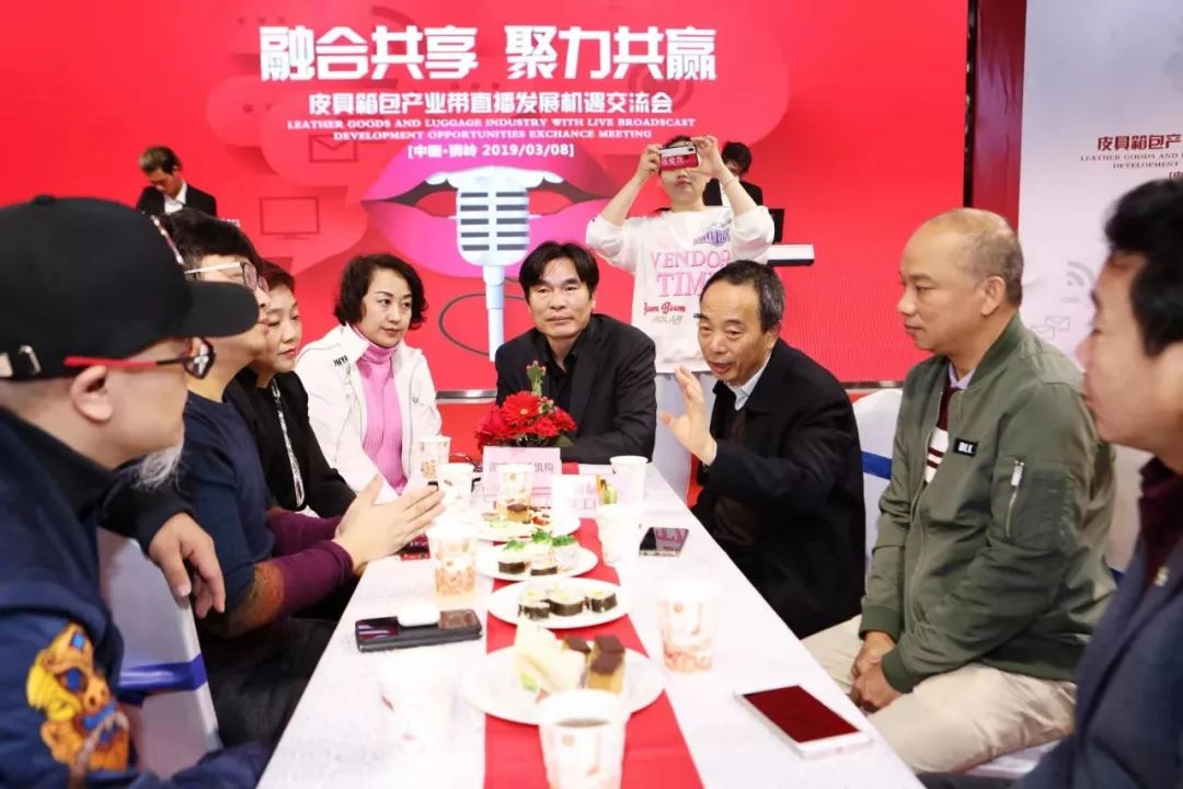 直播包包出售额,品牌直播卖货包包