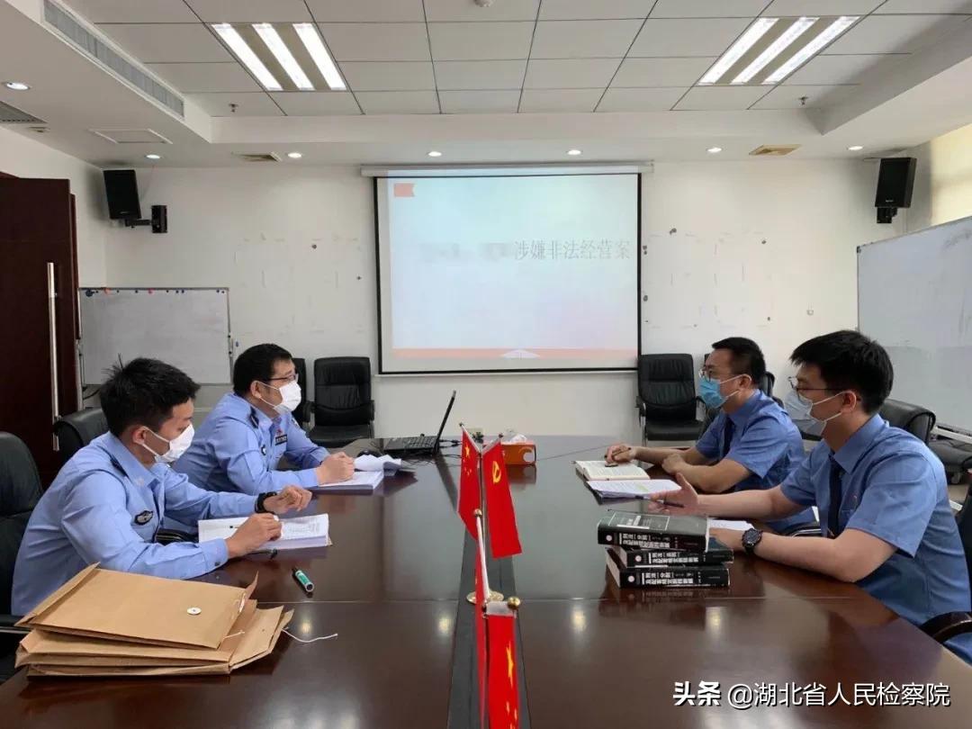 做到三个自觉,把三年疫情写成作文