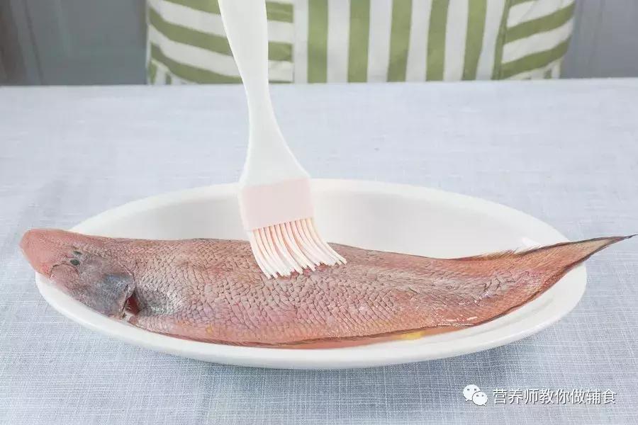 大部分人给宝宝吃的却是假货，这种鱼肉嫩无刺，益智补脑