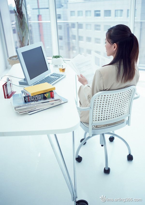 宣布破产后，我妈说40岁女人找工作应该去刷碗