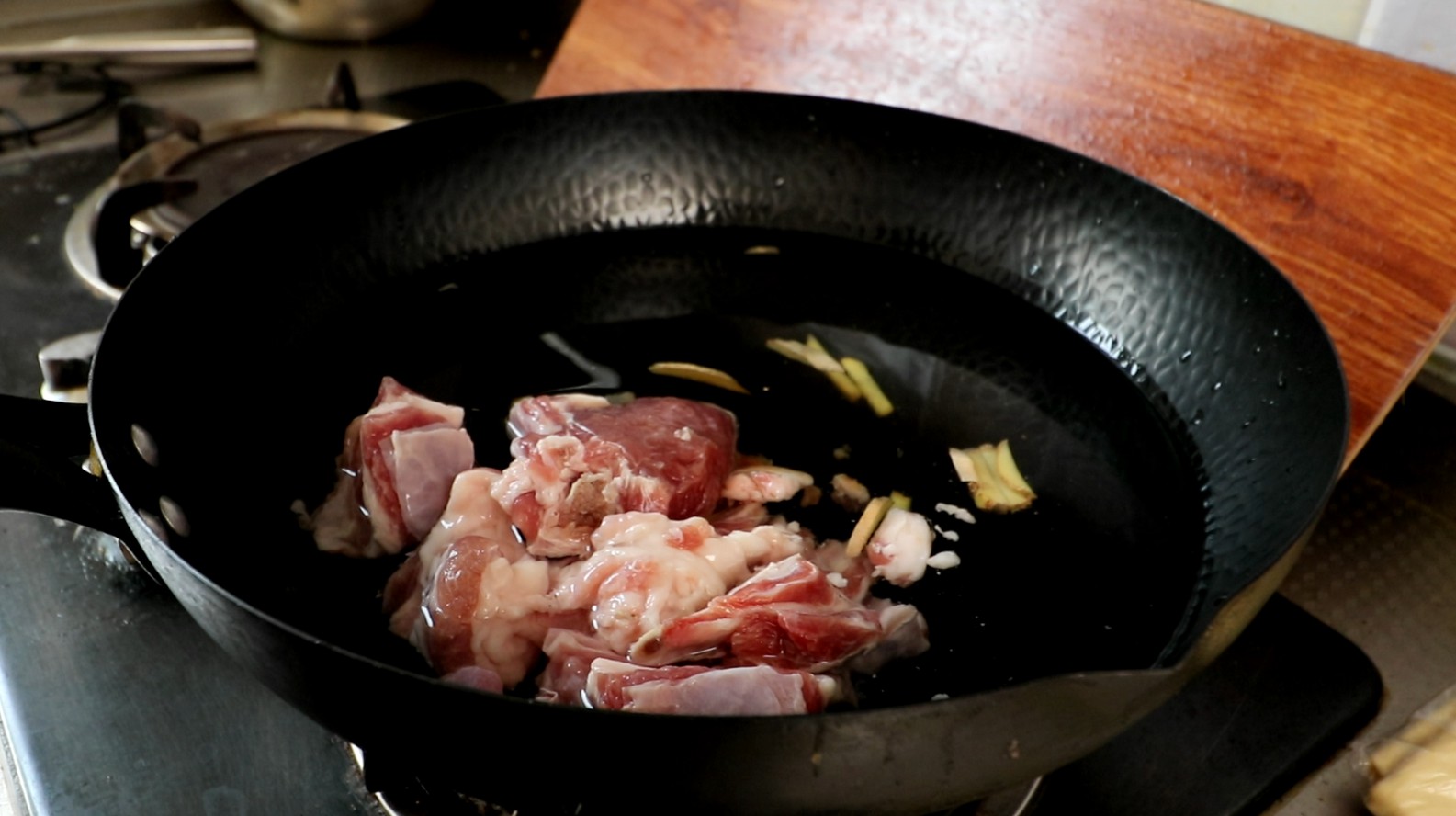 羊肉汤的羊肉怎么炖得软烂,羊肉怎么炖好吃又烂没腥味羊肉汤