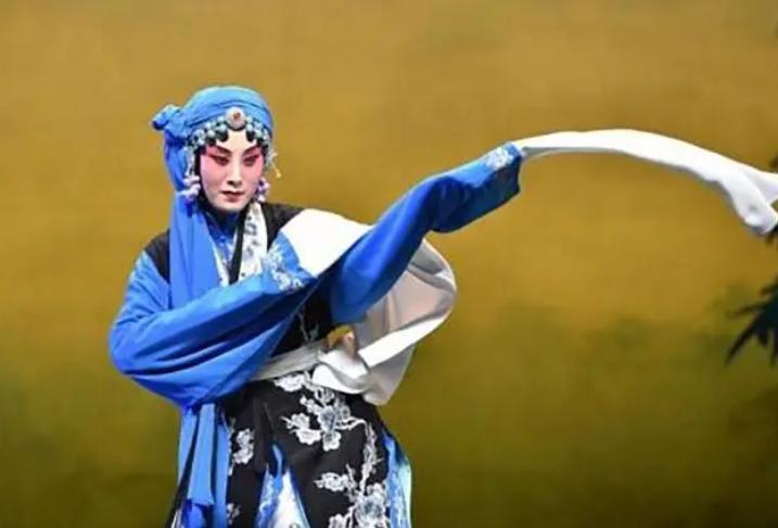 张火丁京剧女前辈,京剧花旦张火丁个人简介