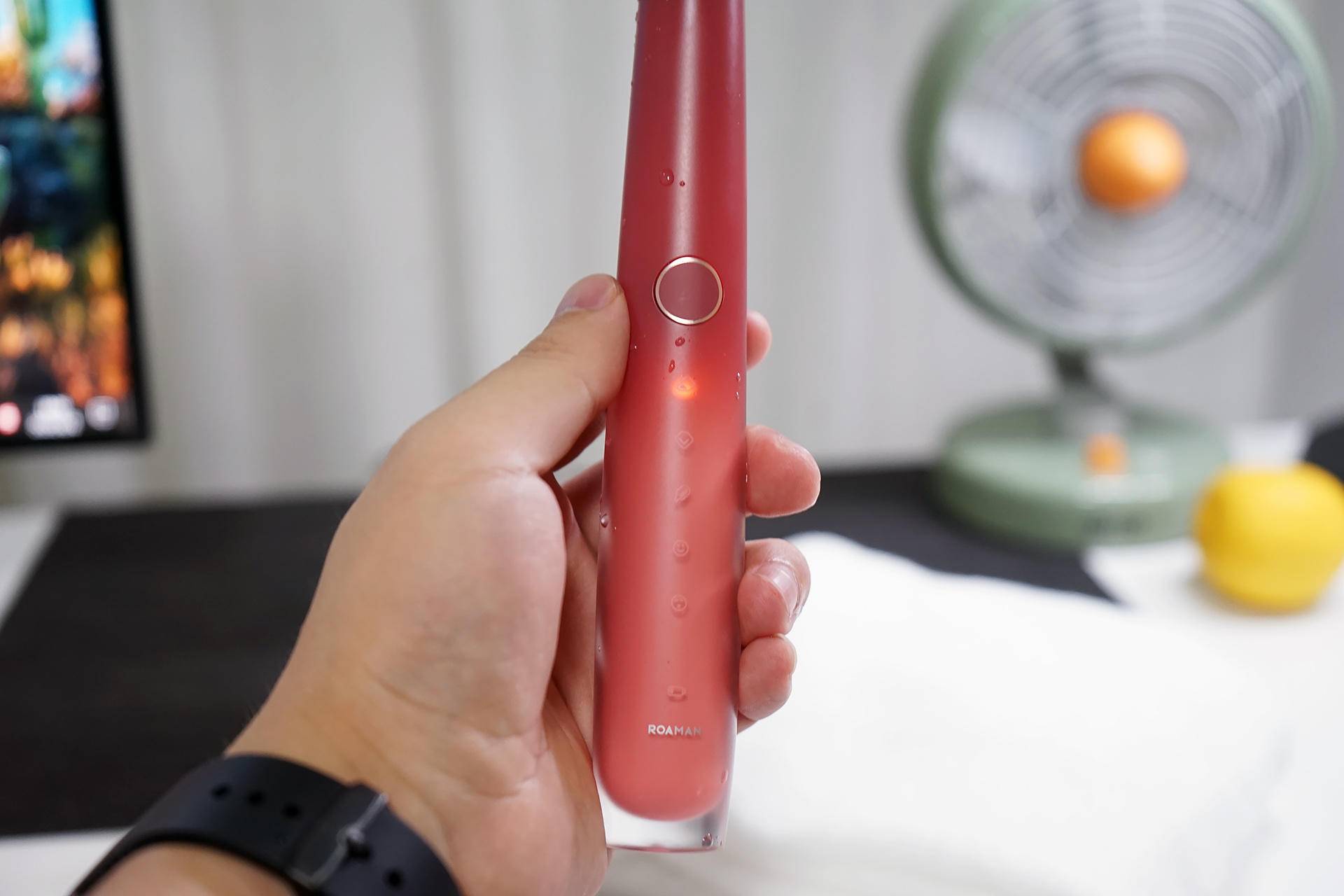 牙齿更干净健康，脸蛋也要美美的！罗曼藏不住的“谨慎机”