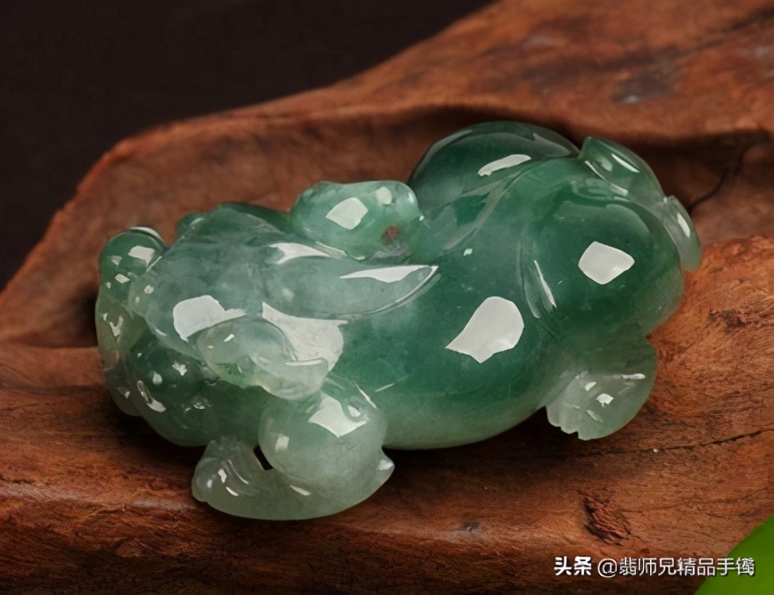 油青种翡翠假的用什么做,油青种翡翠和蓝水翡翠的区分