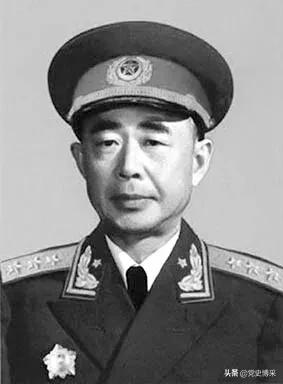 获得三枚一级勋章的少将,荣获三枚一级勋章的有多少人