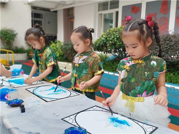 笔墨纸砚润童心，书香画韵趣国庆：合肥市宿州路幼儿园迎国庆活动