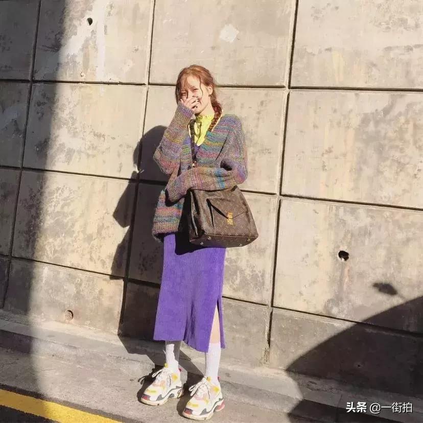 泫雅穿着粉色上衣走红,泫雅衣服ins