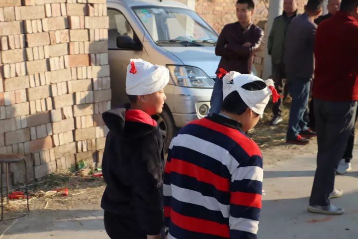 办丧事孙子应该怎么做,关中地区孙子辈戴孝的规矩
