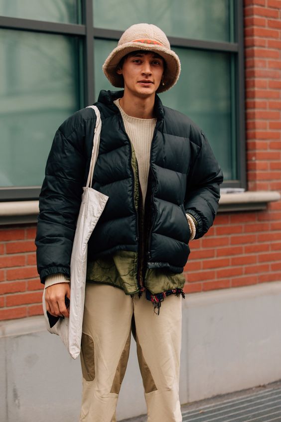 这个冬天很冷需求一件羽绒服,这个季节真的很需求羽绒服暖身