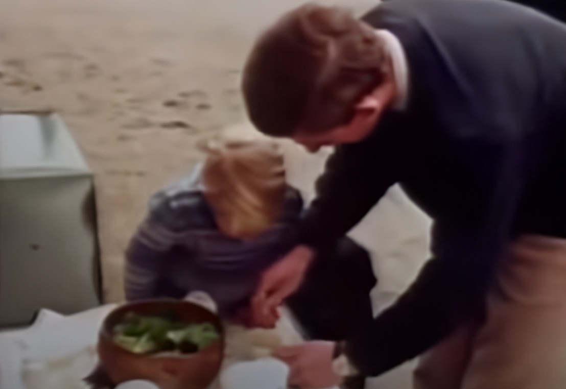英女王下令封杀50年！王室私生活*片禁**遭泄露，百万人在线吃瓜