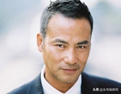 华哥手伤曝光，伤口触目惊心，手指神经被割断