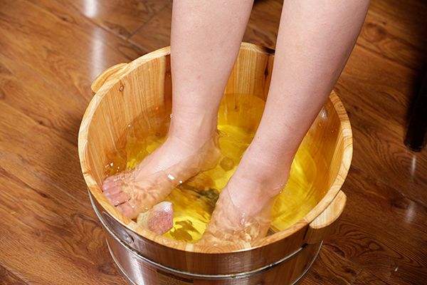 气温高手脚发痒怎么回事,气温高手脚皮肤瘙痒长小红疹