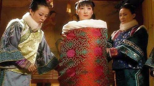 皇帝临幸妃子，来例假不能伺候咋办，两个方法处理皇帝的夜生活