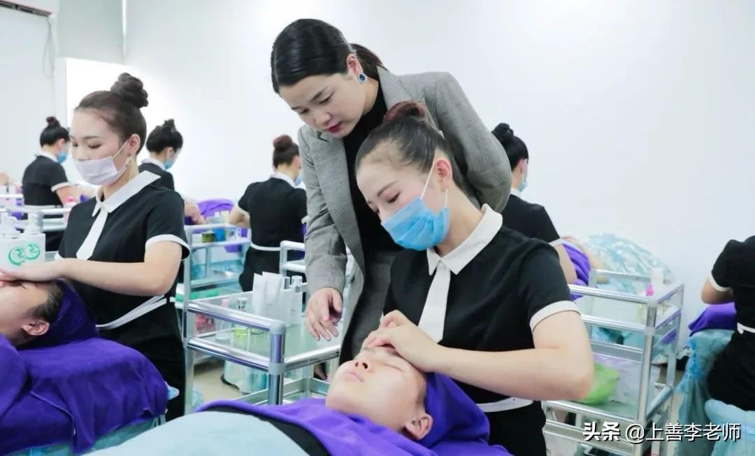 弟弟不学无术,弟弟从小就走上人生巅峰