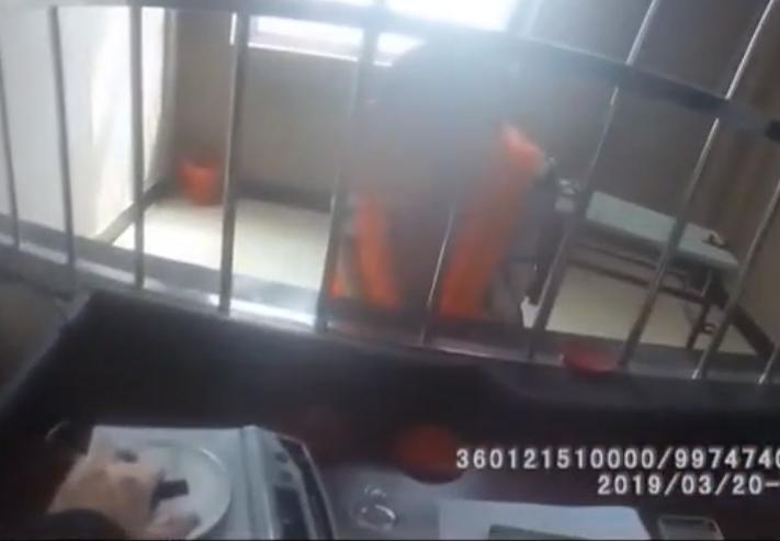 外卖小哥接到求救订单后报警后续,外卖小哥派出所送餐被当场抓获