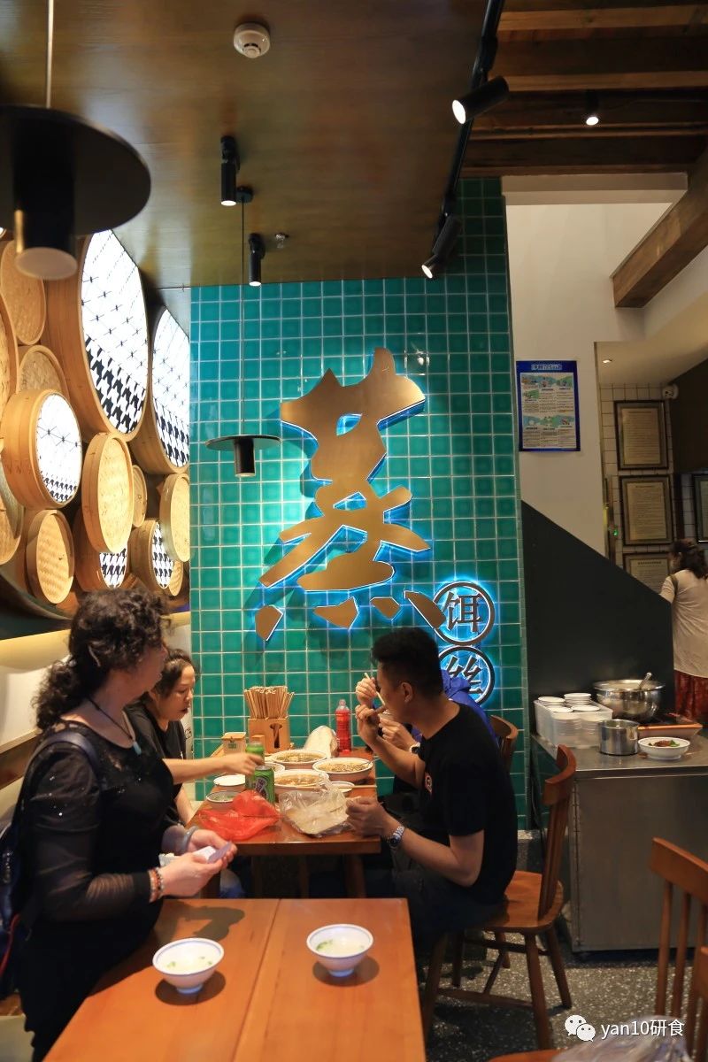 昆明滇池美食推荐菌火锅,滇池边菌子火锅