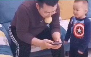 搞笑gif段子妹子有点太淘气了,搞笑小萝莉图片