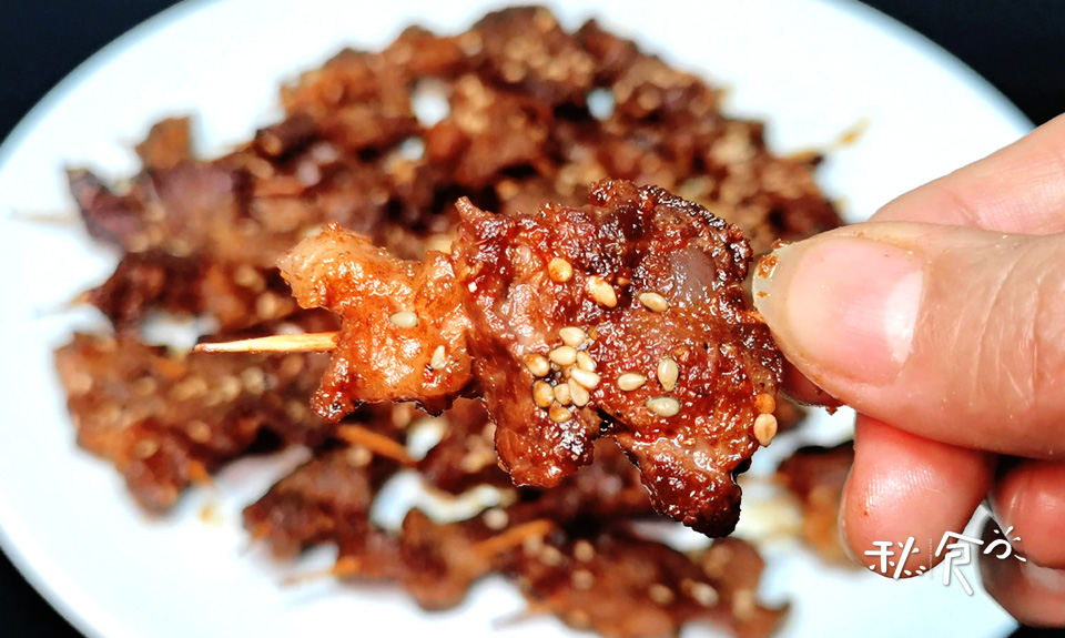 夏天在家怎样烤出最好吃的羊肉串,家里也能做的羊肉串快来看看吧