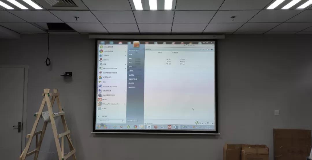 投影仪的流明是什么？幕布如何选择？幕布和投影安装距离是多少？