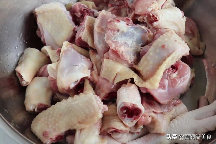 地锅鸡怎样做才好吃呢,正宗的地锅鸡做法教程