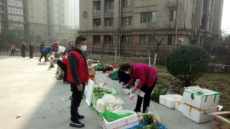 电子城街道万象春天社区坚持把保障民生作为疫情防控的基本前提