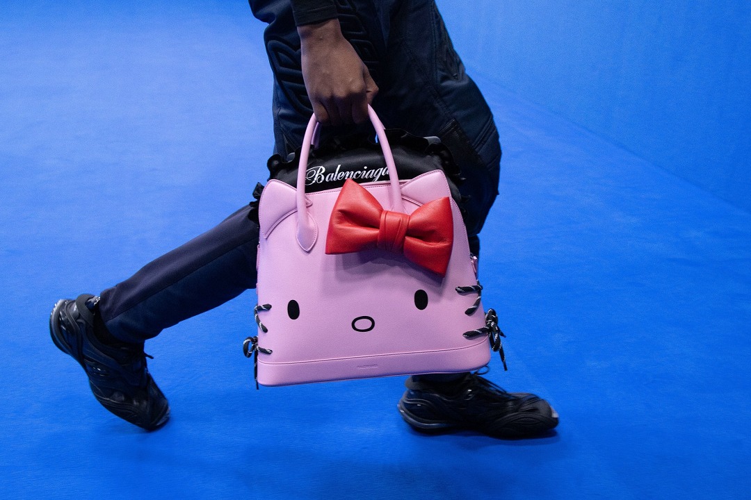 balenciaga2023早春包,hellokitty限定单肩包