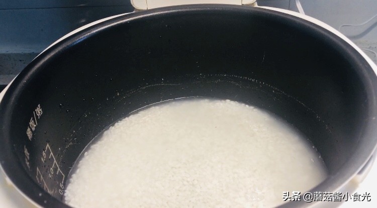 用电饭锅怎么做土豆蒸饭,电煮锅懒人焖饭做法
