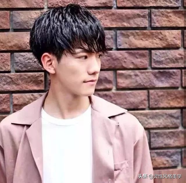 男生冬天什么发型好看又好打理,冬季既简单又暖和的男发型