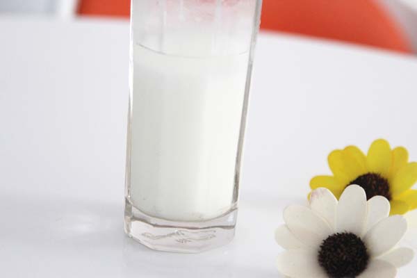 《BMJ》：老人补充乳制品，骨折风险降低33%！是喝牛奶就行了吗？