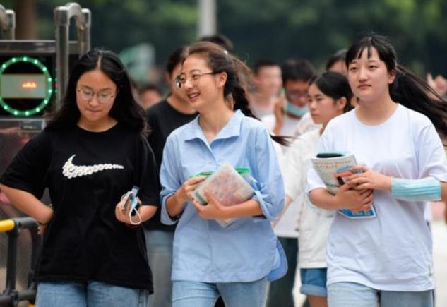 大学辅导员赚得多吗,大学辅导员工资好不好