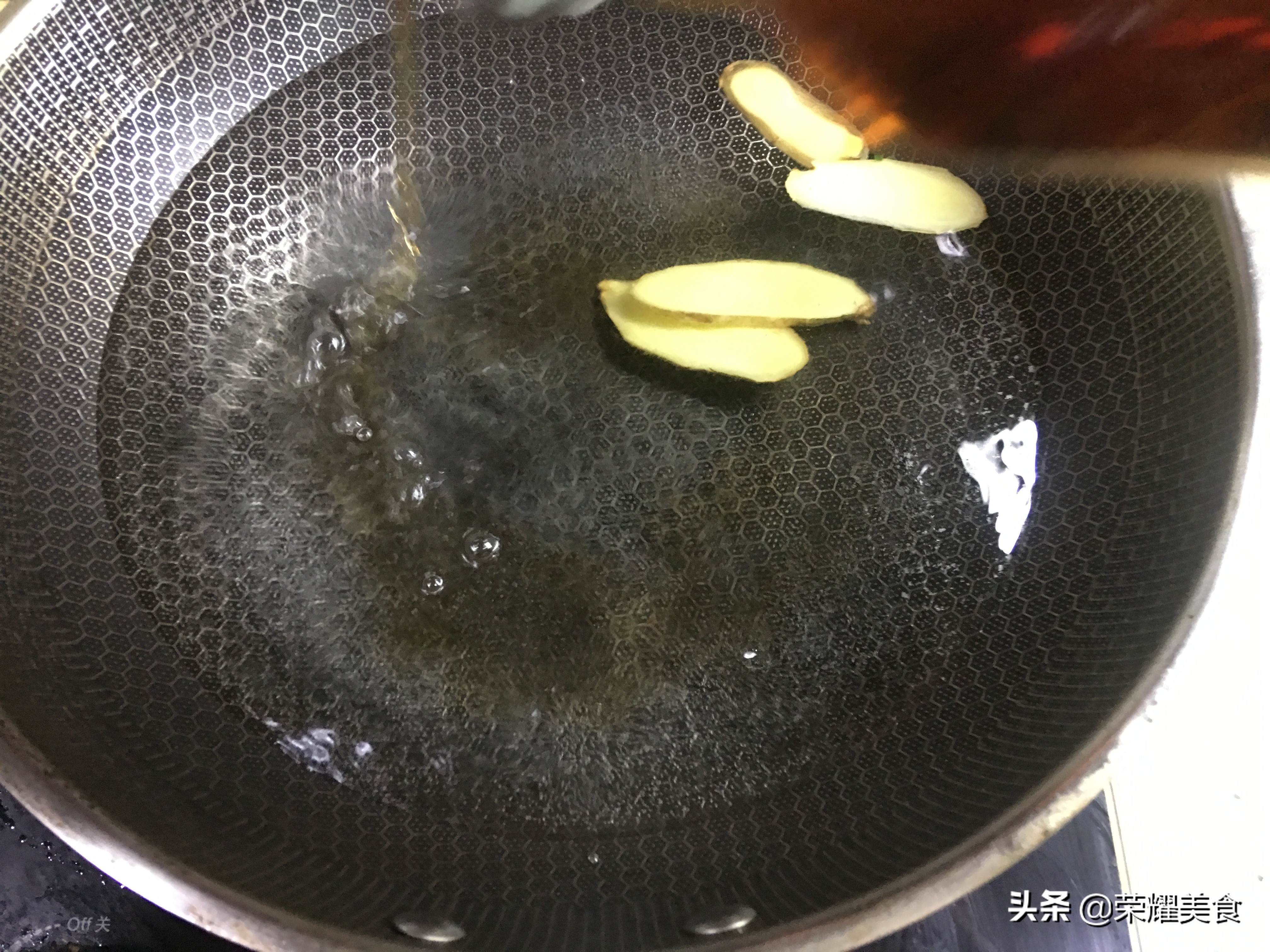 做好的皮皮虾正确吃法,学会皮皮虾的两种最简单吃法