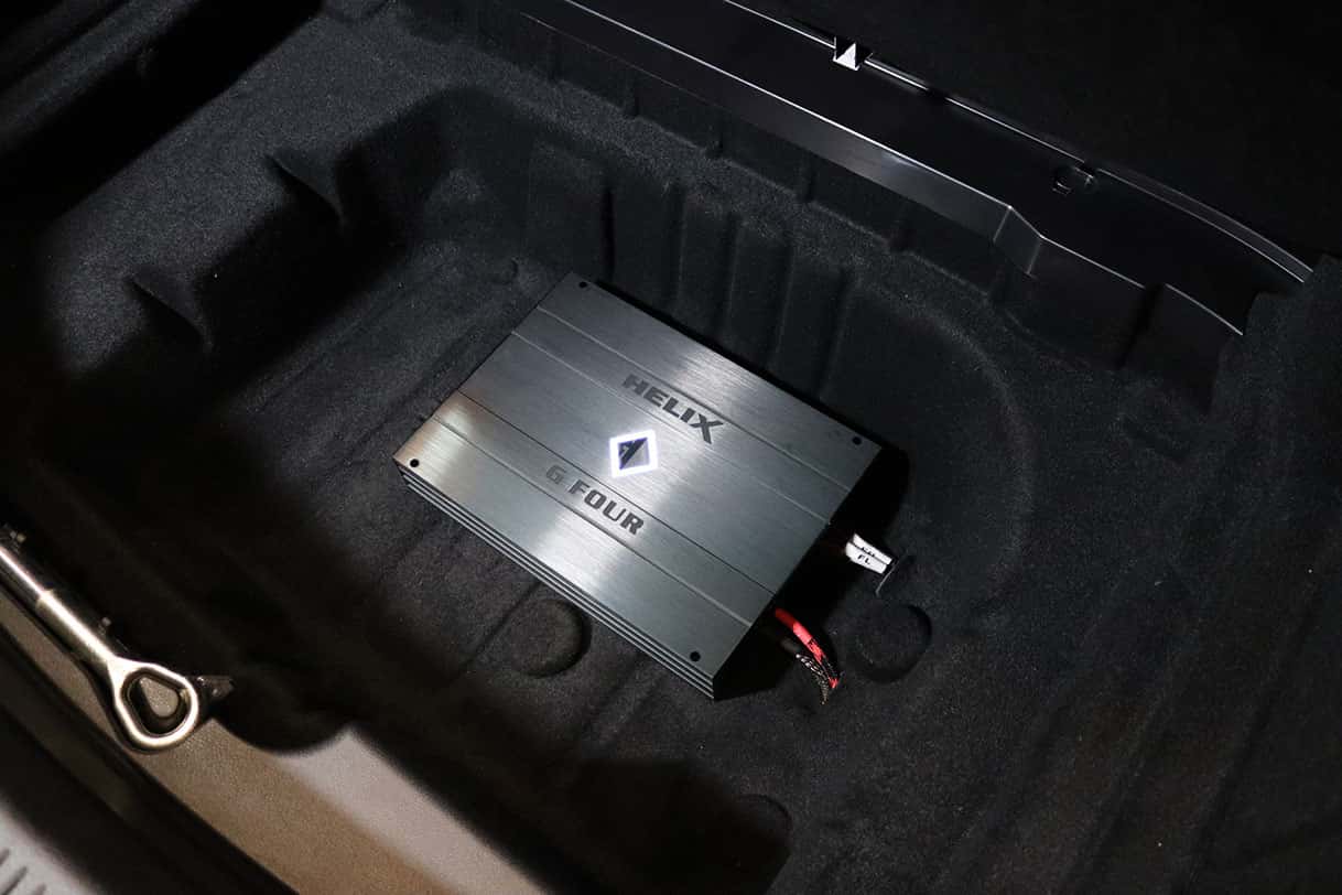 有型是什么,奔驰e200轿跑夜晚耍酷