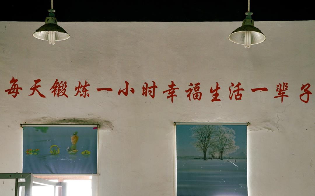 东北大妞拍废墟,东北大妞年轻照片