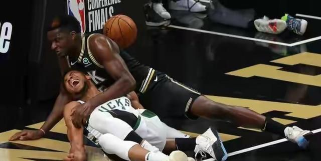 nba三次进攻犯规会怎么样,nba里面犯规多少次获得bonus