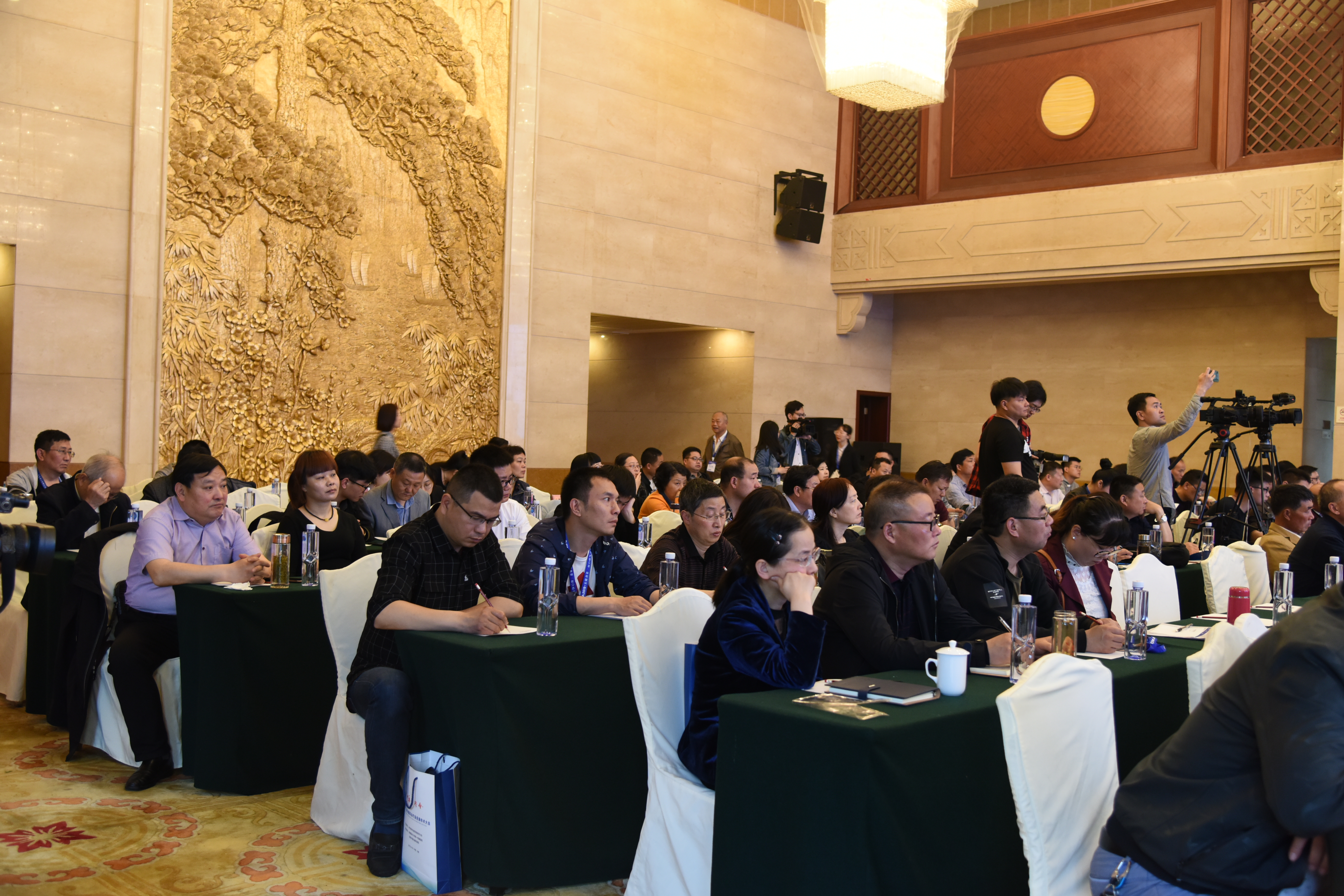 白癜风公益治疗,白癜风扶贫公益行动