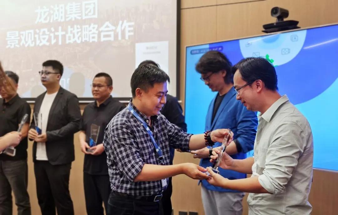 快讯|易境设计荣获“龙湖集团2021年度景观设计战略供方”称号