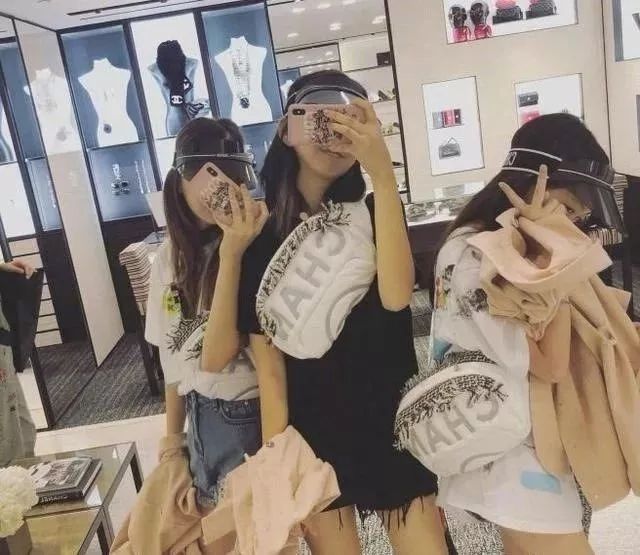李嫣回应逛街事件,李嫣高调现身街头