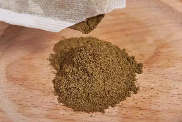 床上螨虫成窝，家里老人小孩老过敏，教你1个土方法，让螨虫消失